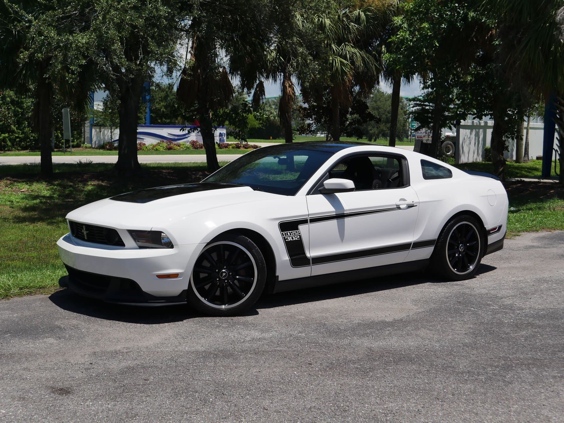 2012 Ford Mustang Boss 302 thumbnail 4