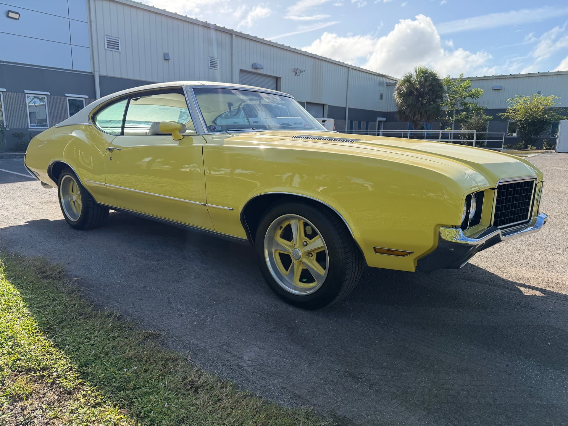 1972 Oldsmobile Cutlass Supreme thumbnail 3