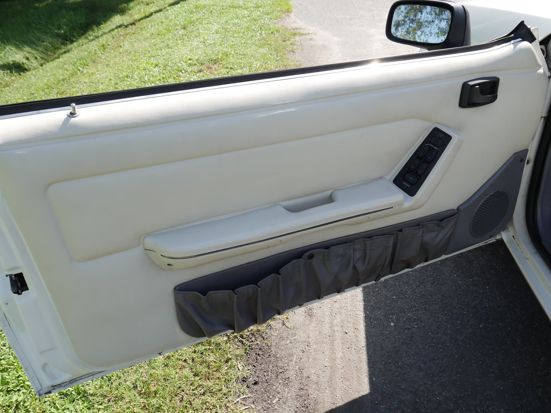 1993 Ford Mustang LX Convertible 5.0 thumbnail 17