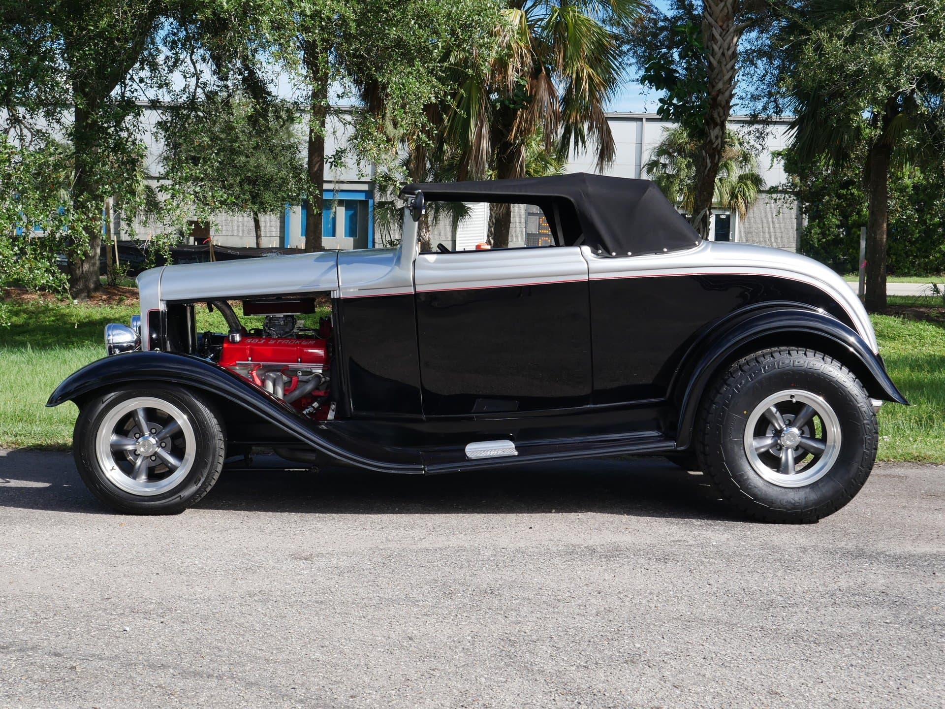 1932 Ford Roadster thumbnail 5