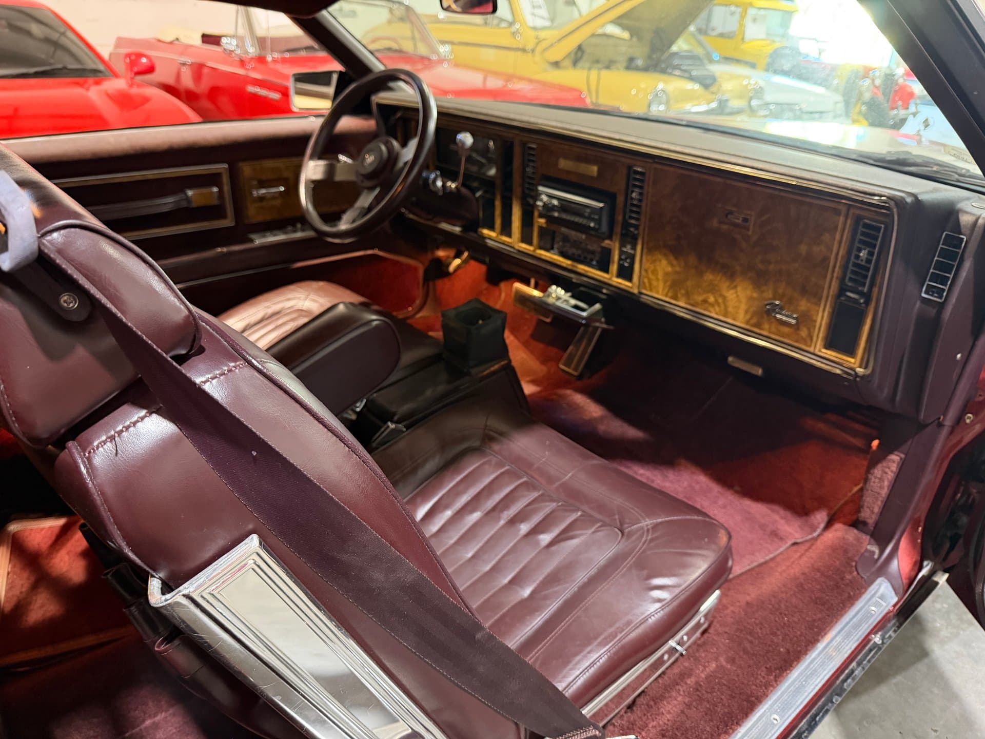 1985 Buick Riviera Coupe thumbnail 5