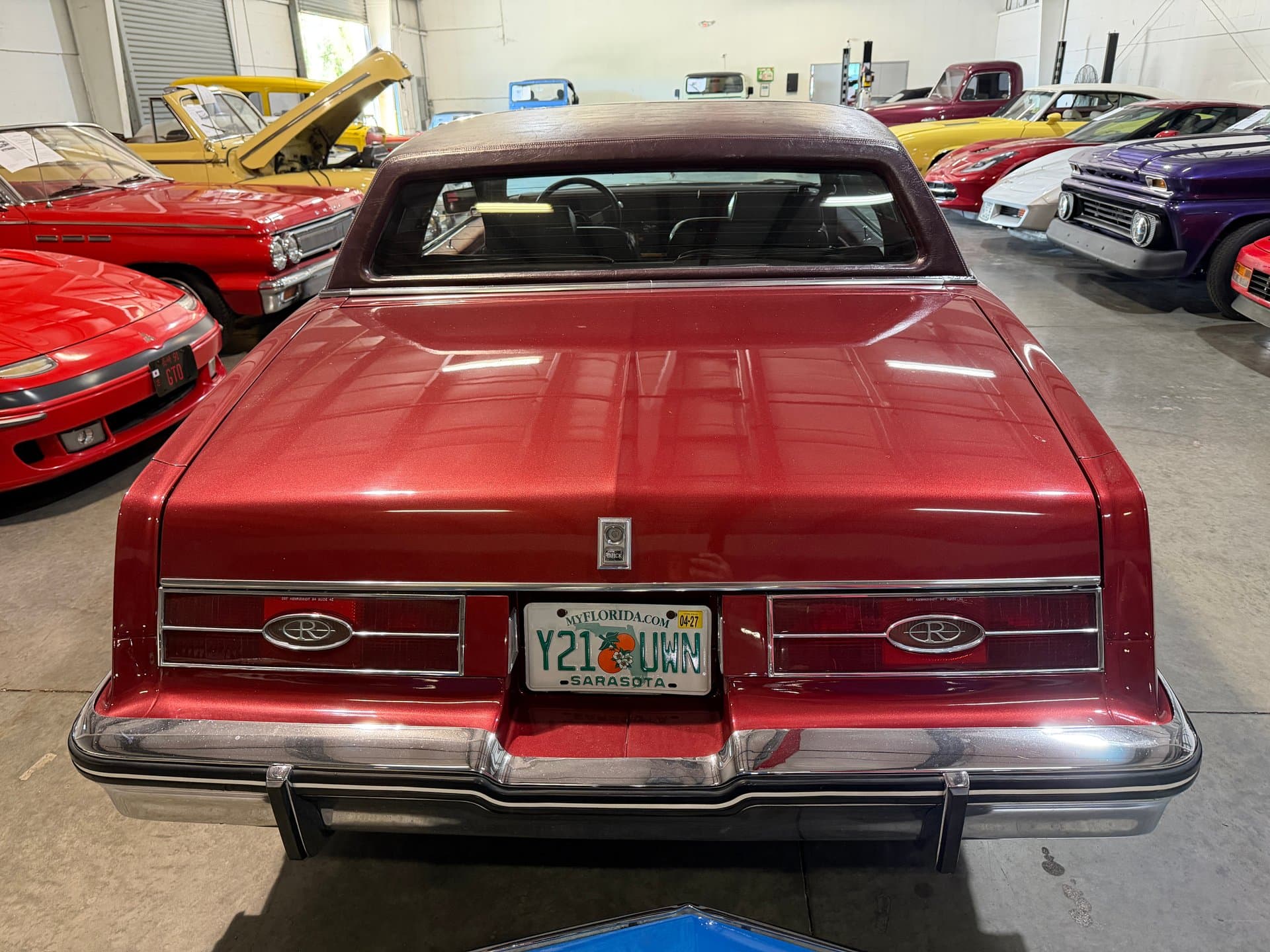 1985 Buick Riviera Coupe thumbnail 4