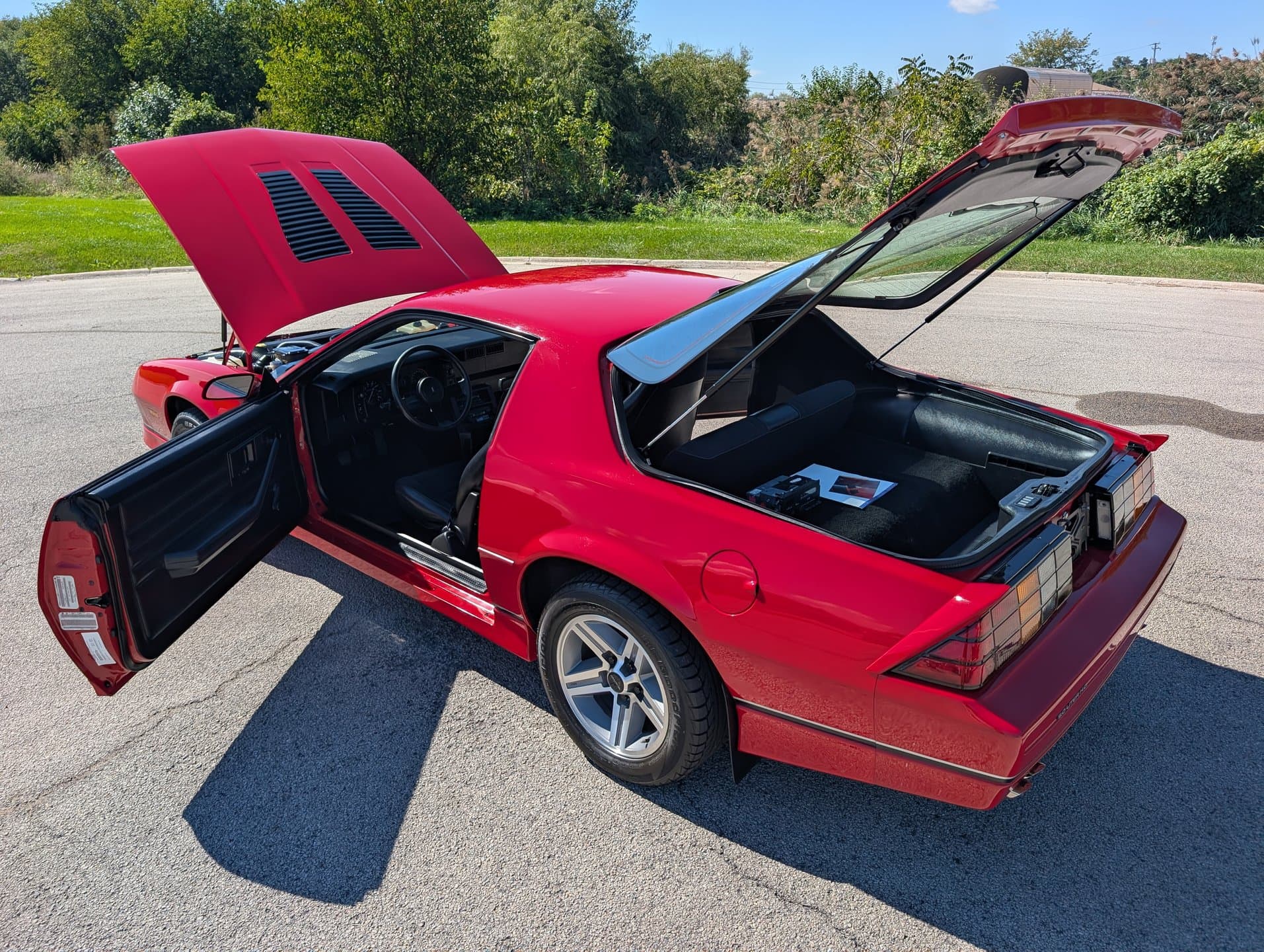 1986 Chevrolet Camaro IROC-Z thumbnail 11