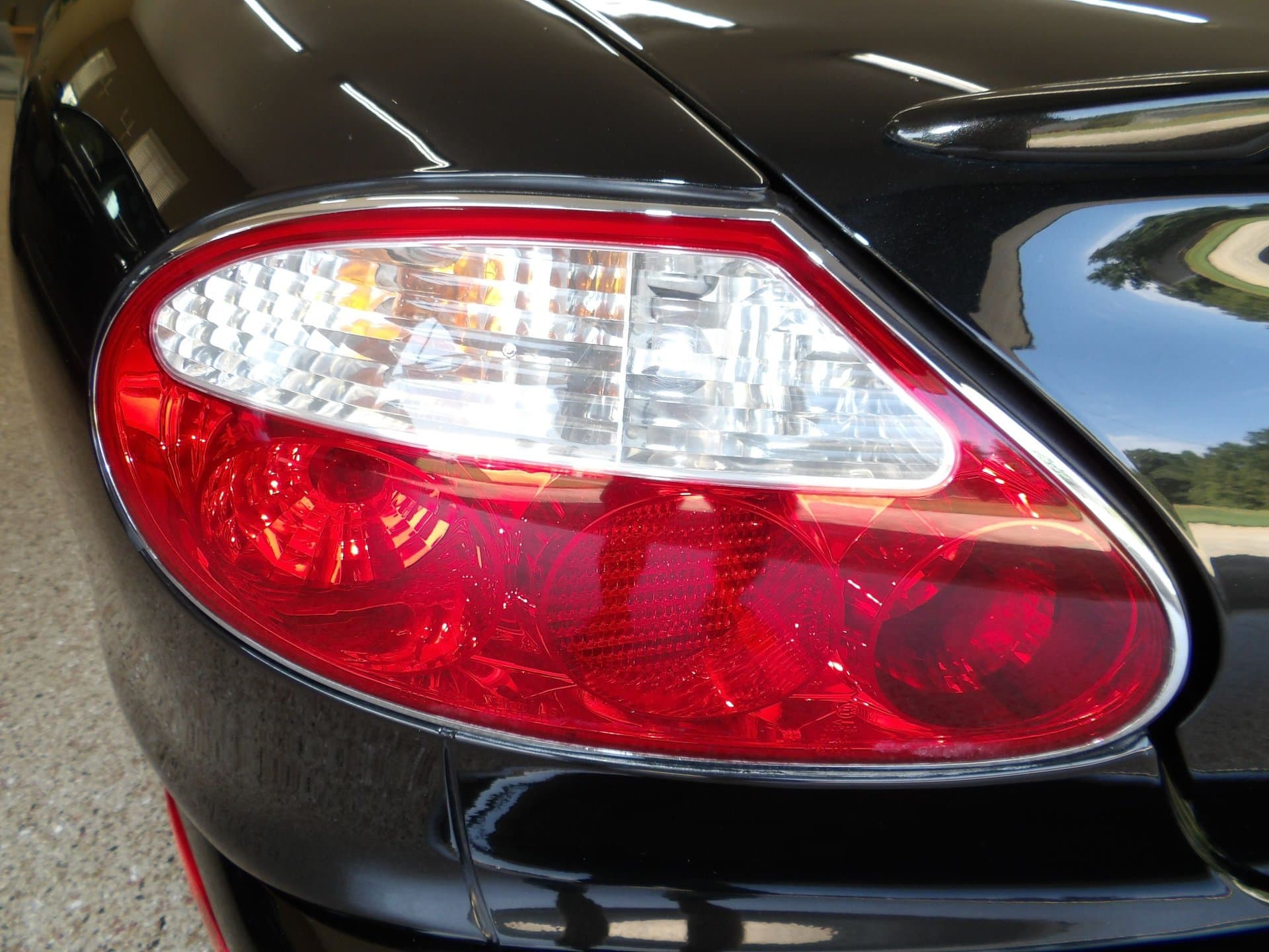 2001 Jaguar XKR thumbnail 18
