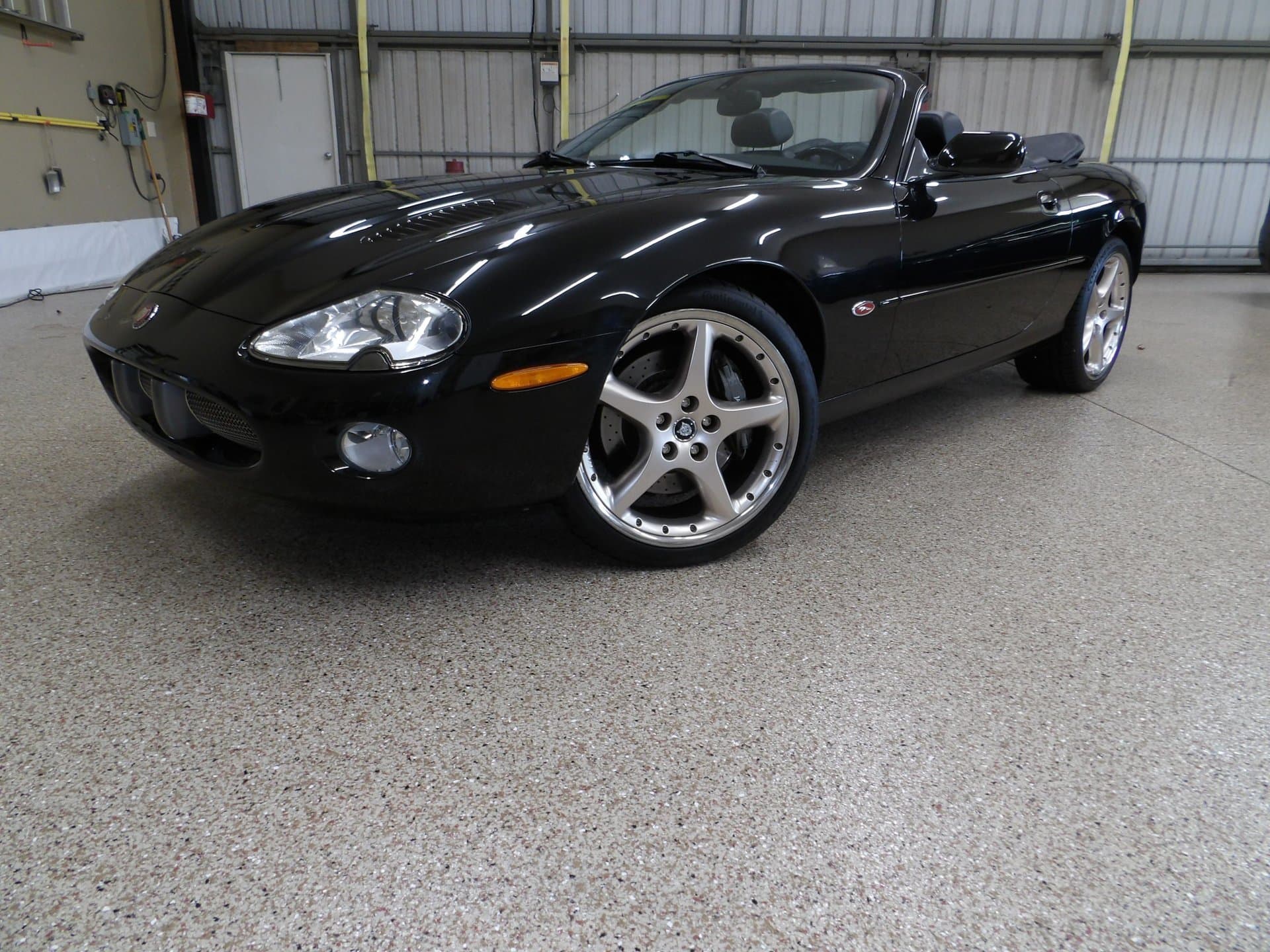 2001 Jaguar XKR thumbnail 19