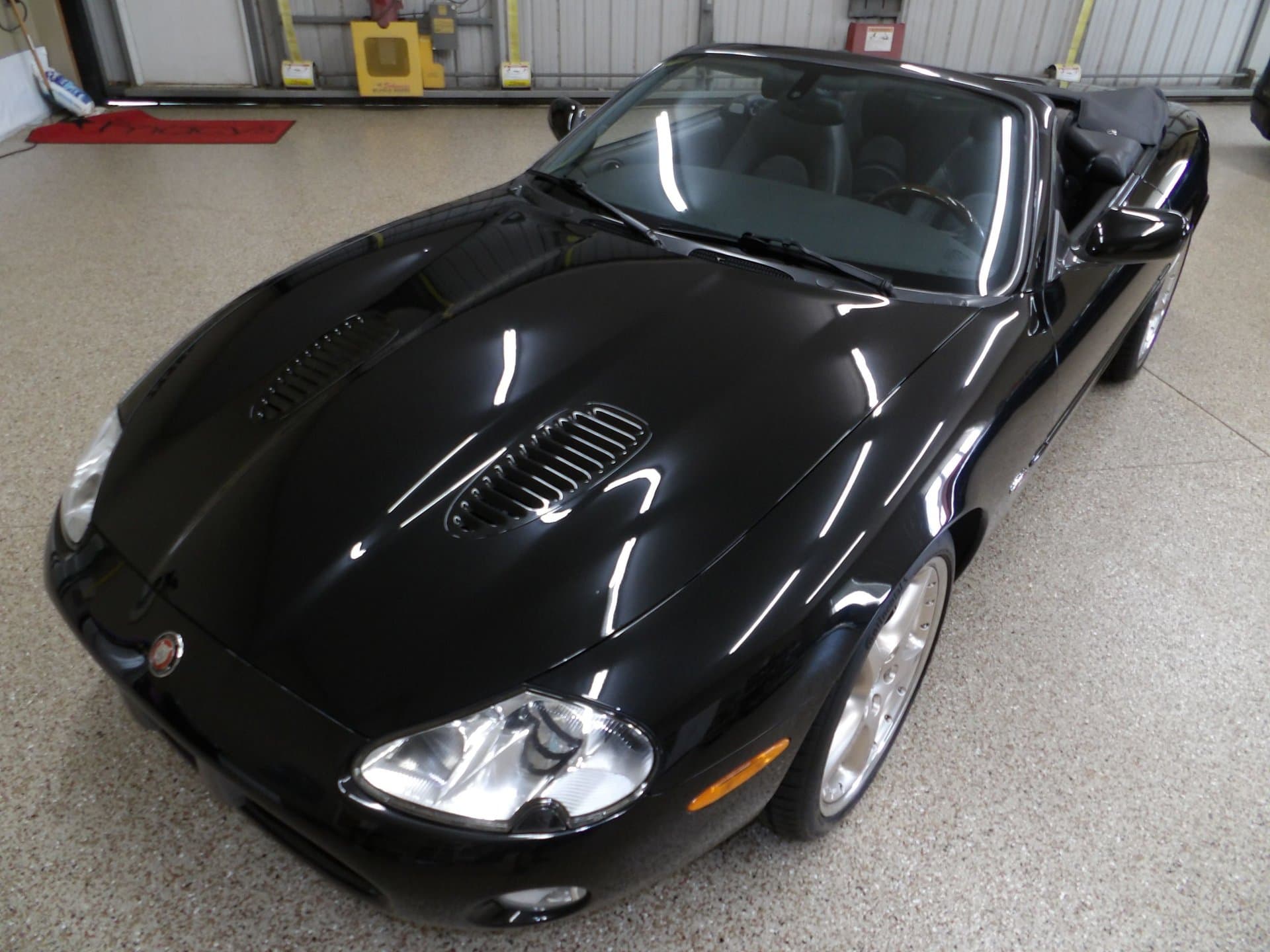 2001 Jaguar XKR thumbnail 20