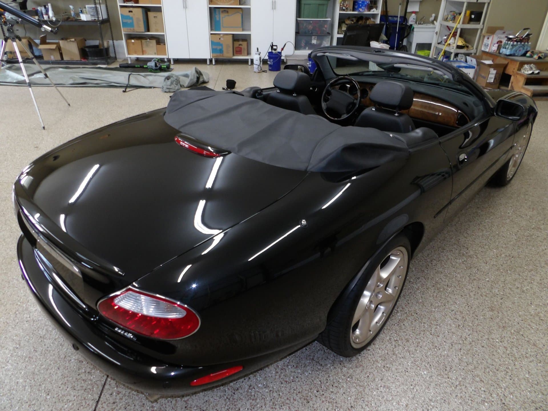 2001 Jaguar XKR thumbnail 23