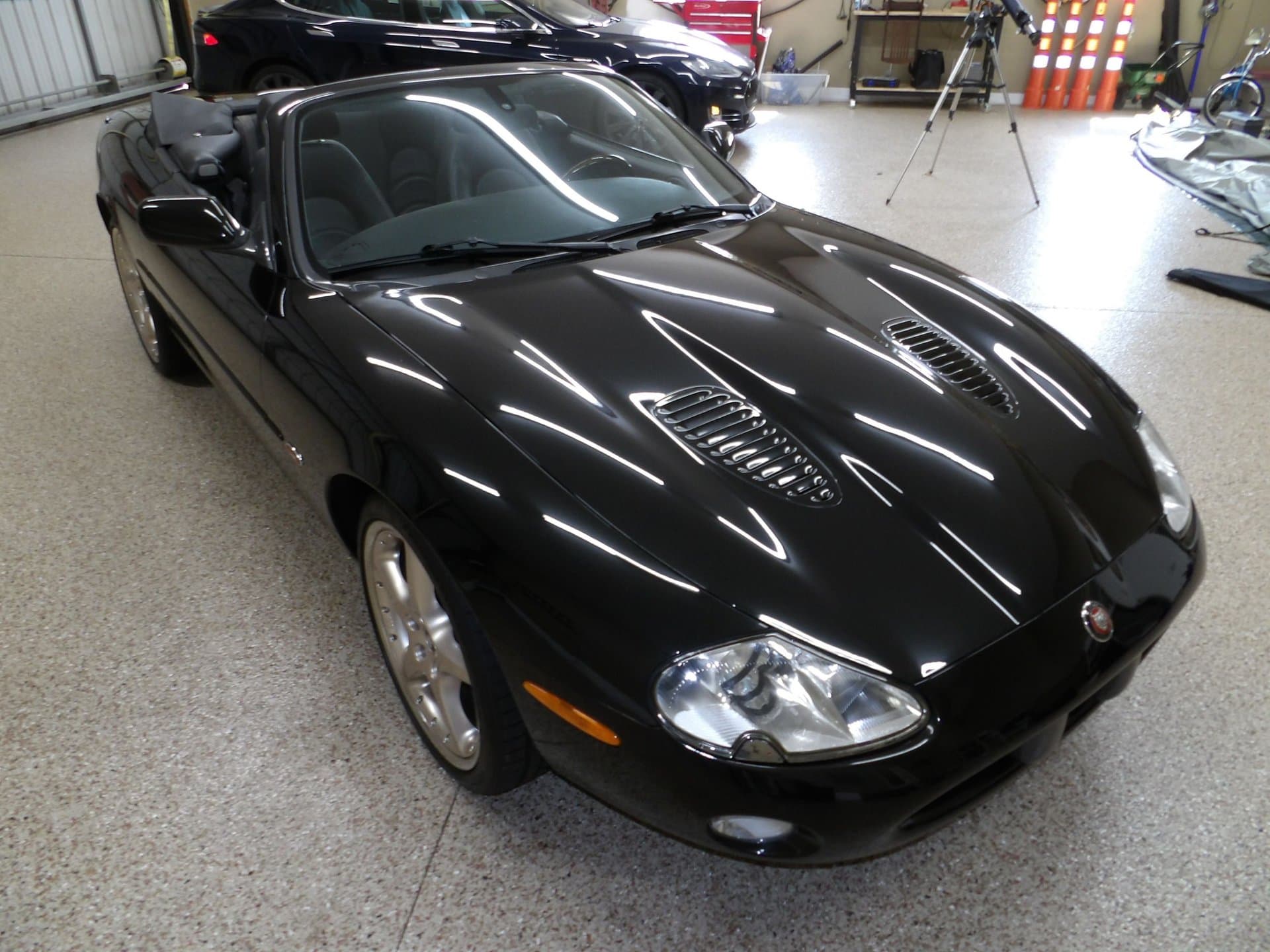 2001 Jaguar XKR thumbnail 27