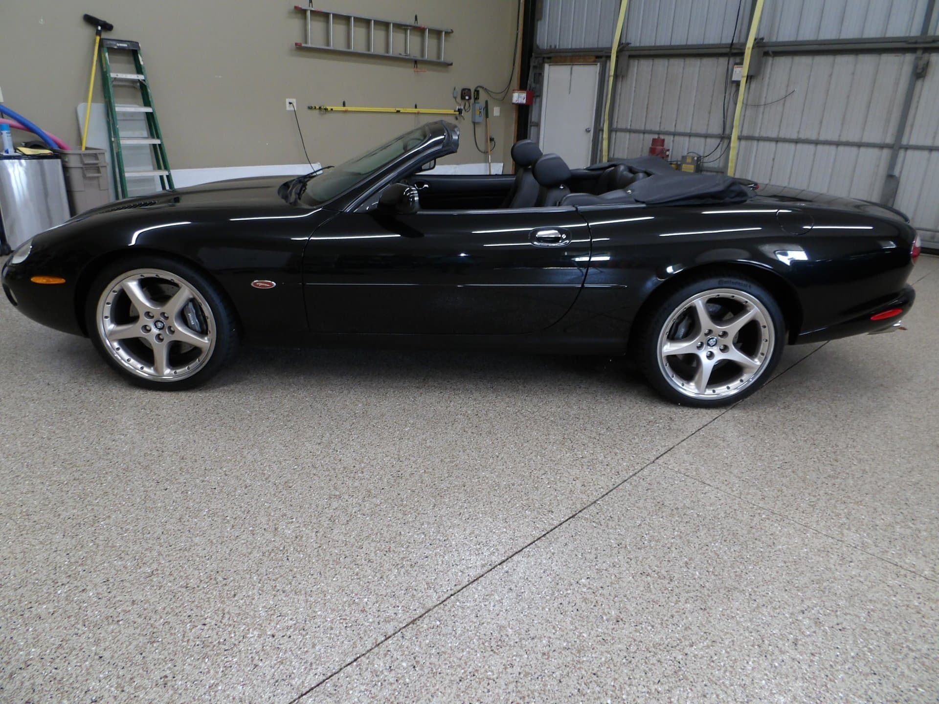 2001 Jaguar XKR thumbnail 28