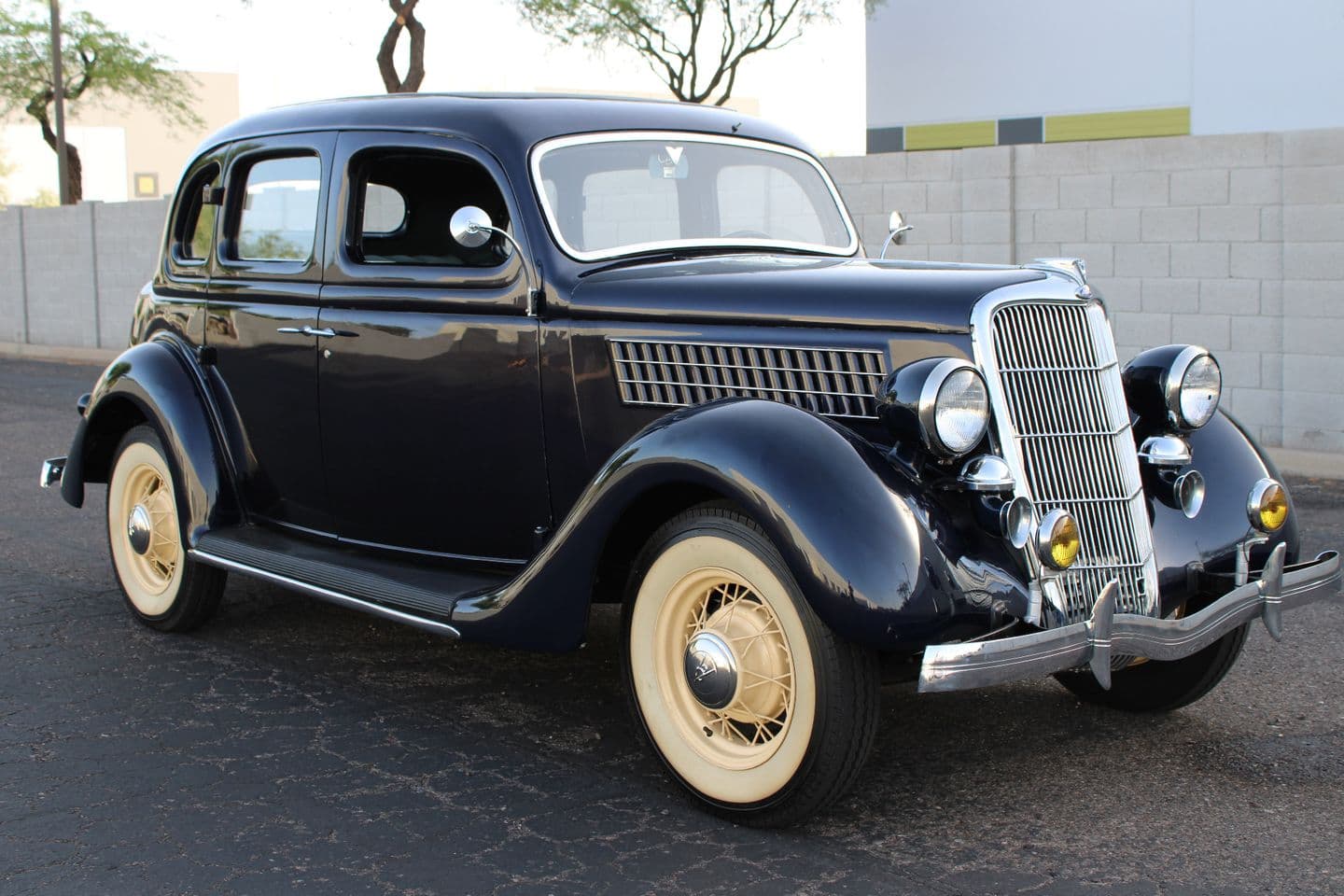 1935 Ford Sedan