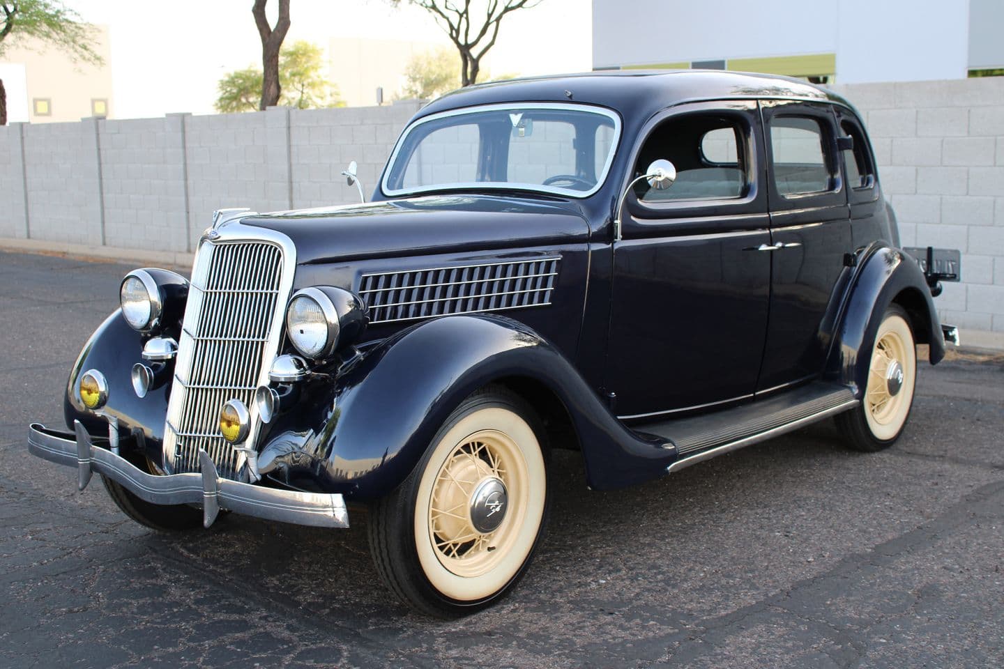 1935 Ford Sedan thumbnail 7