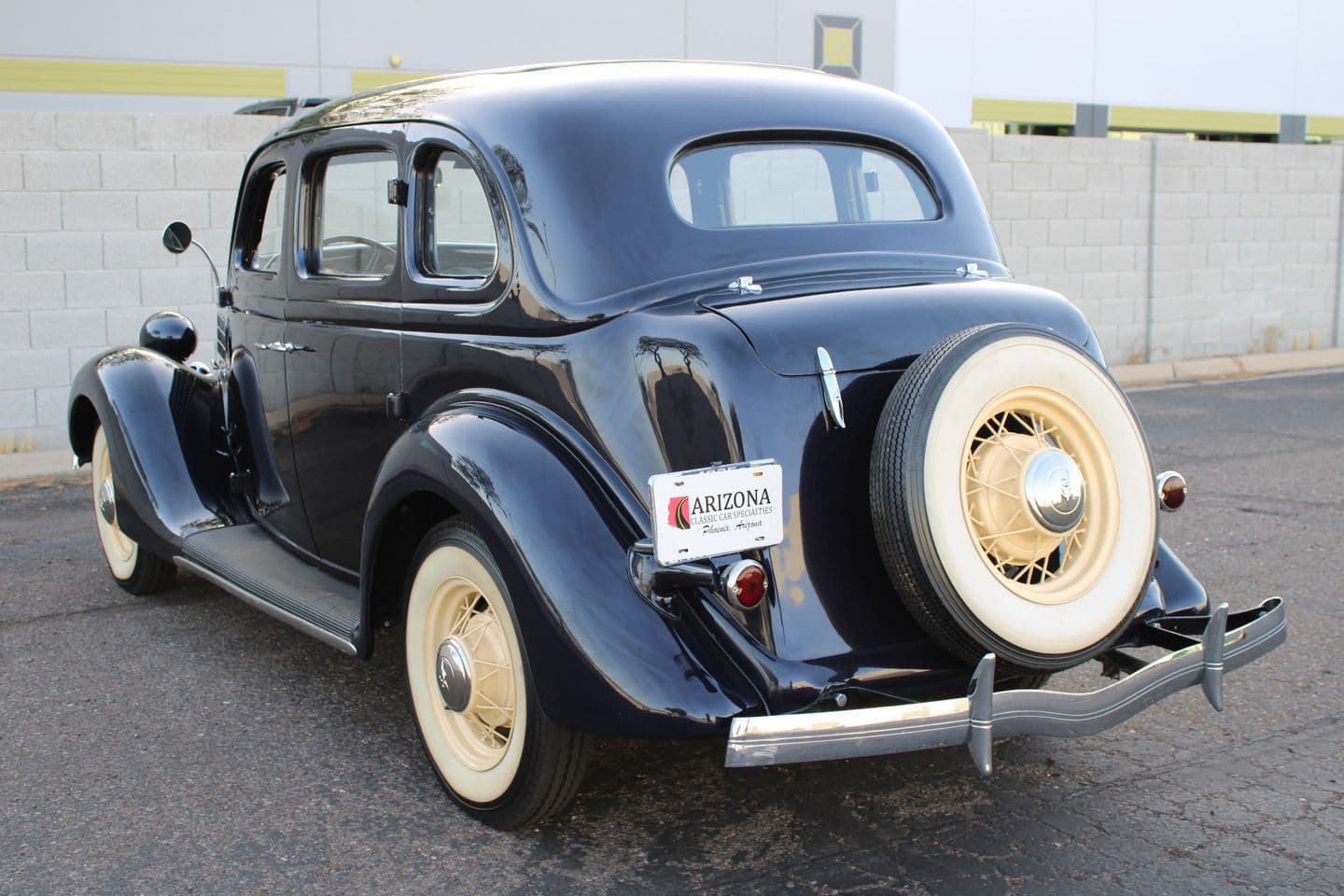 1935 Ford Sedan thumbnail 11