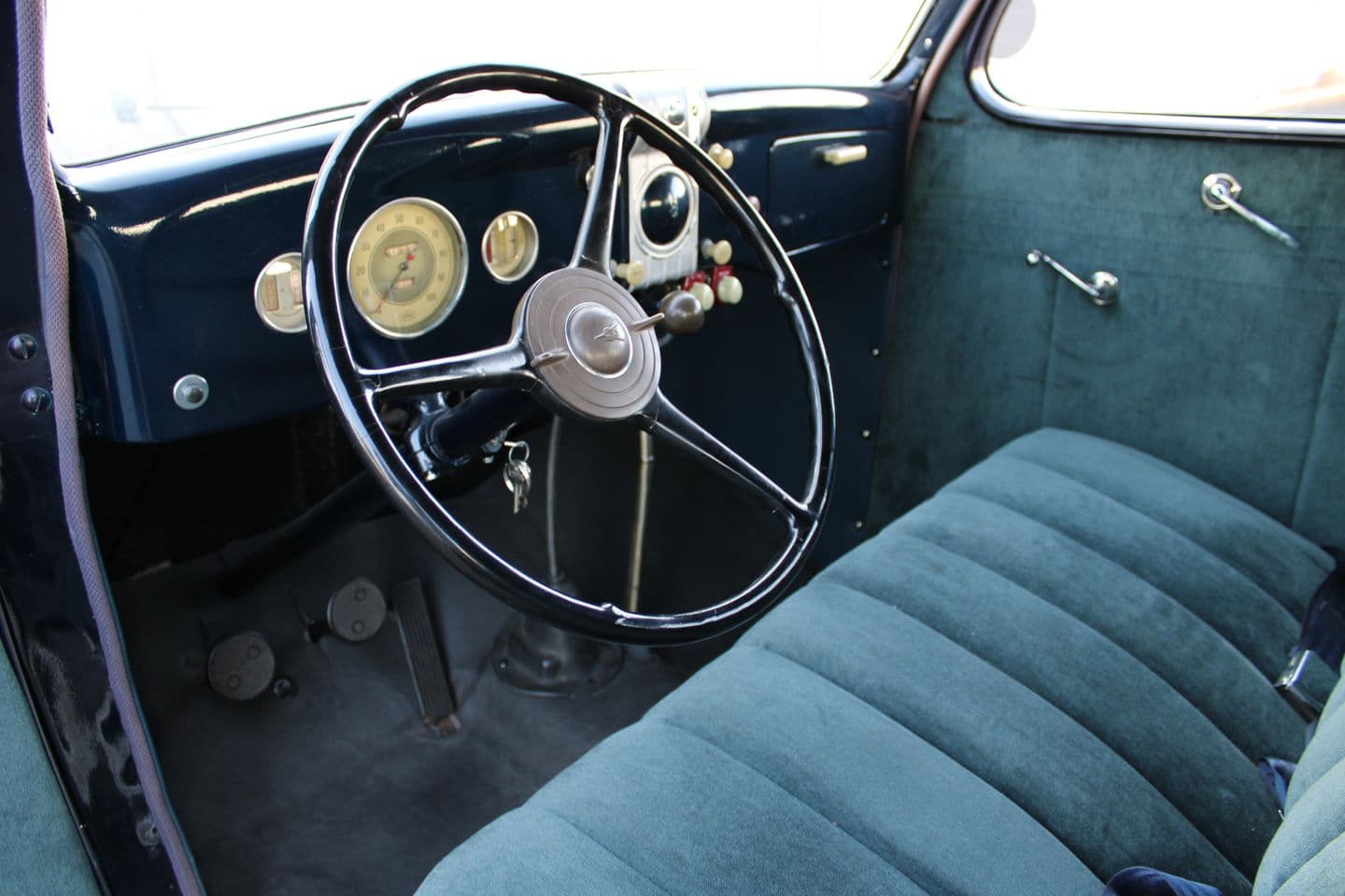 1935 Ford Sedan thumbnail 13
