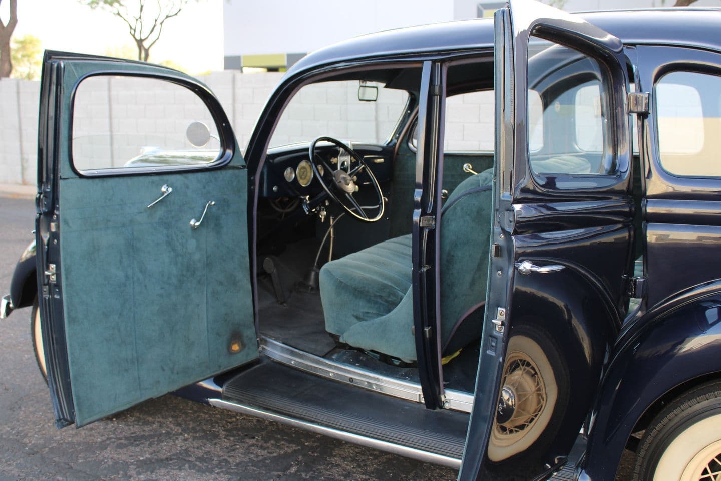 1935 Ford Sedan thumbnail 6