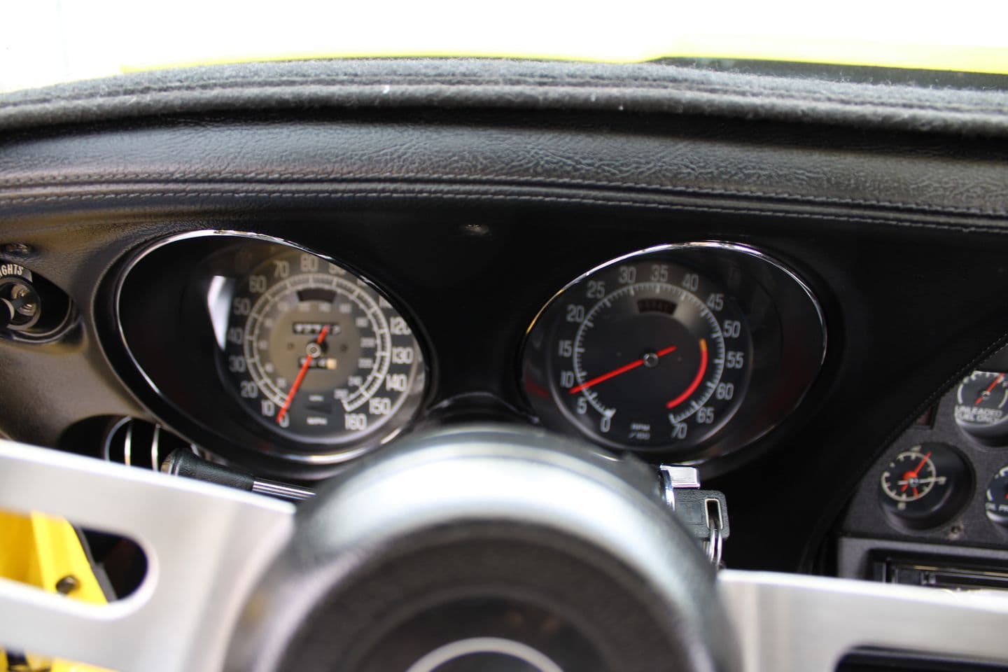 1975 Chevrolet Corvette thumbnail 10
