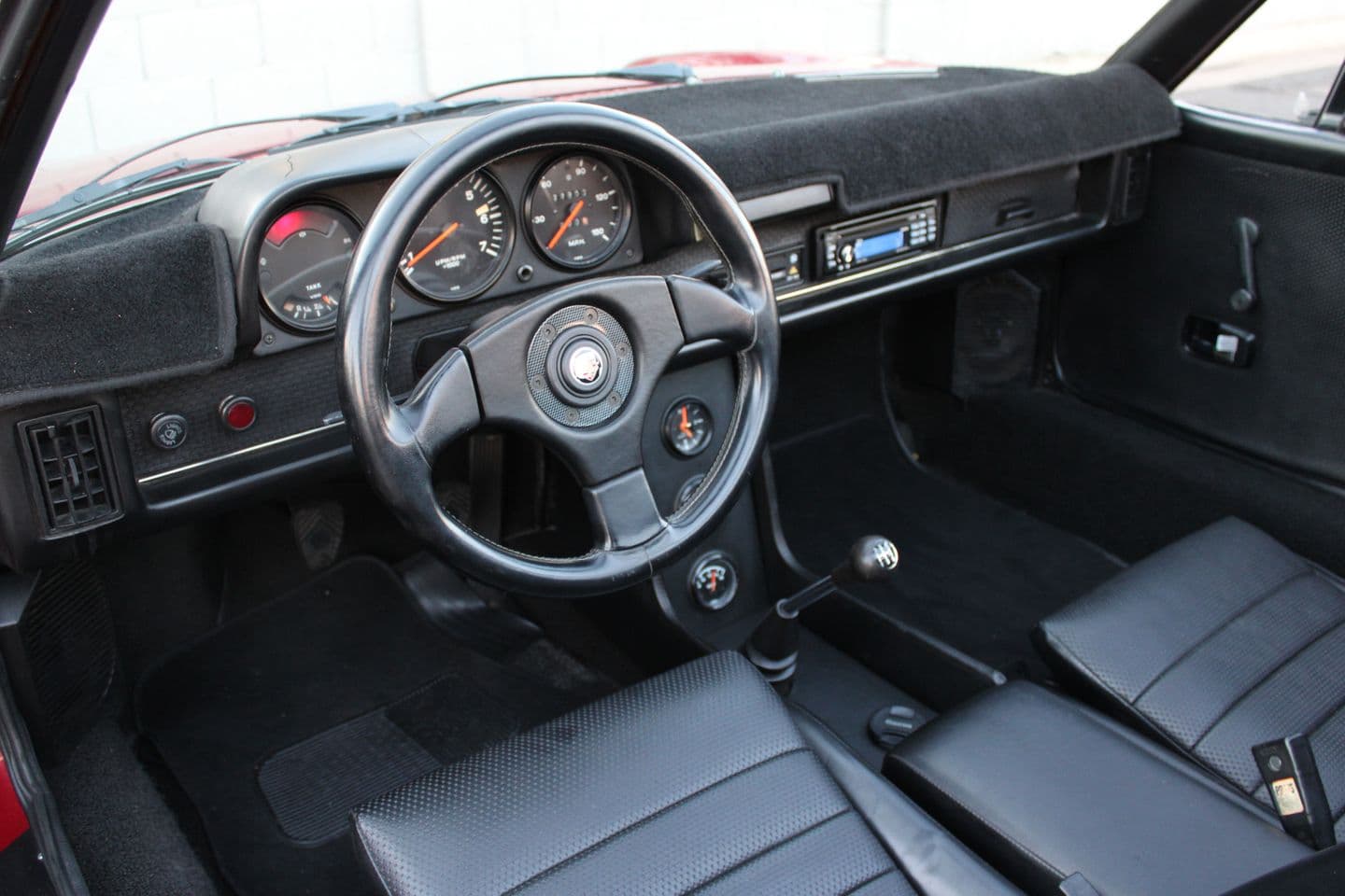 1975 Porsche 944 thumbnail 12