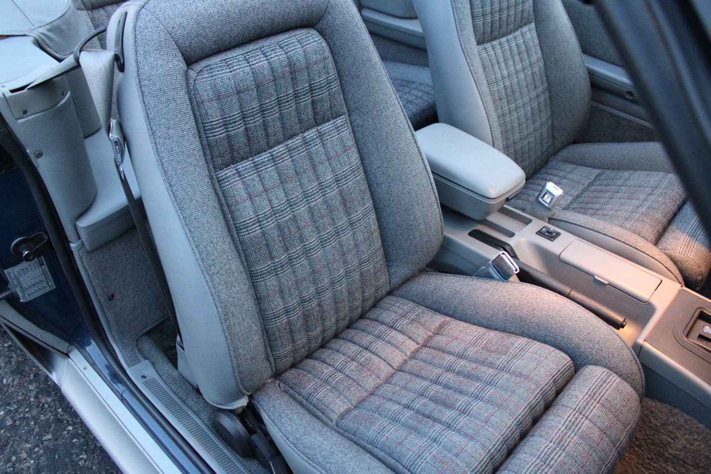 1988 Ford Mustang GT ONLY 7k Miles ! thumbnail 17