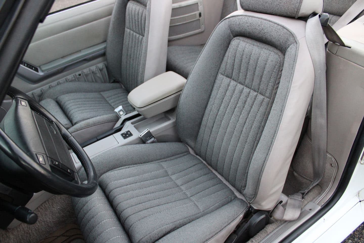 1991 Ford Mustang GT thumbnail 23