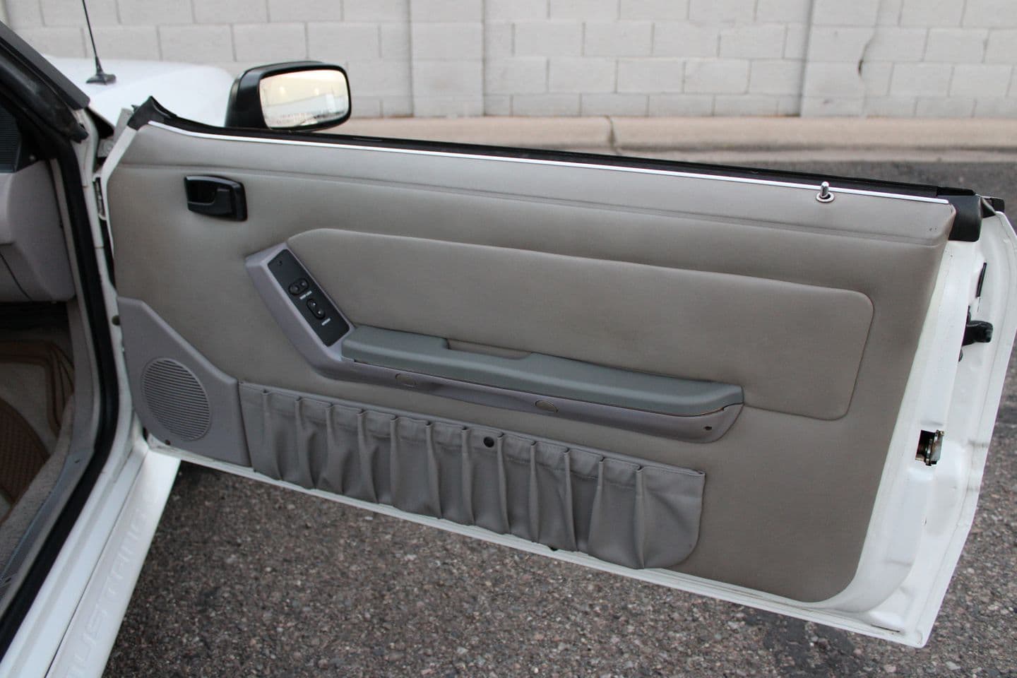 1991 Ford Mustang GT thumbnail 24