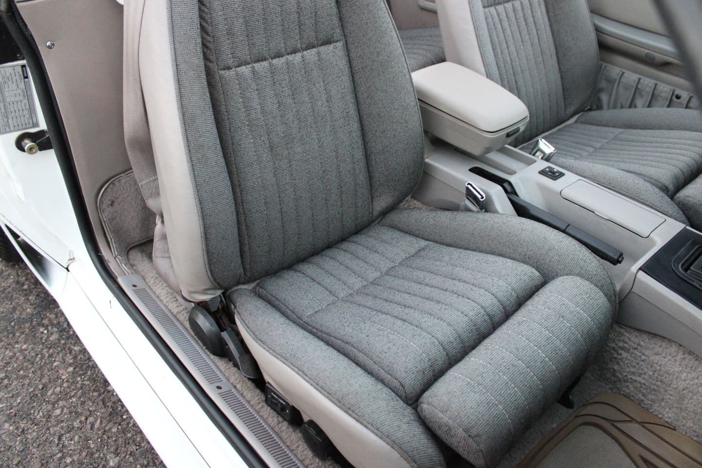 1991 Ford Mustang GT thumbnail 26