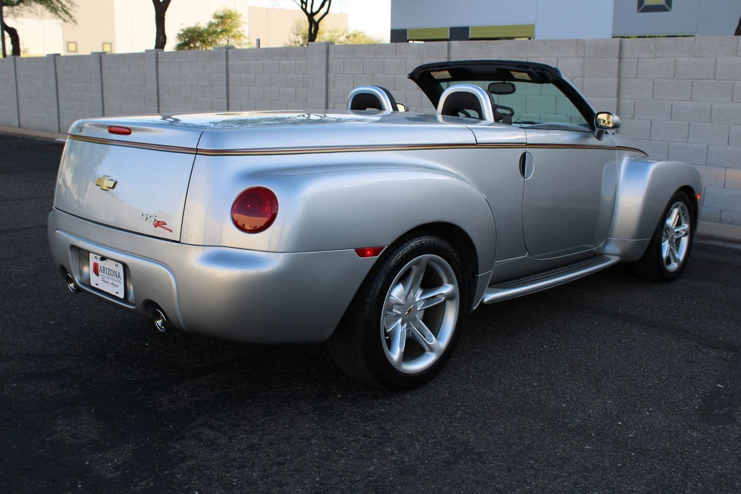 2004 Chevrolet SSR LS thumbnail 9