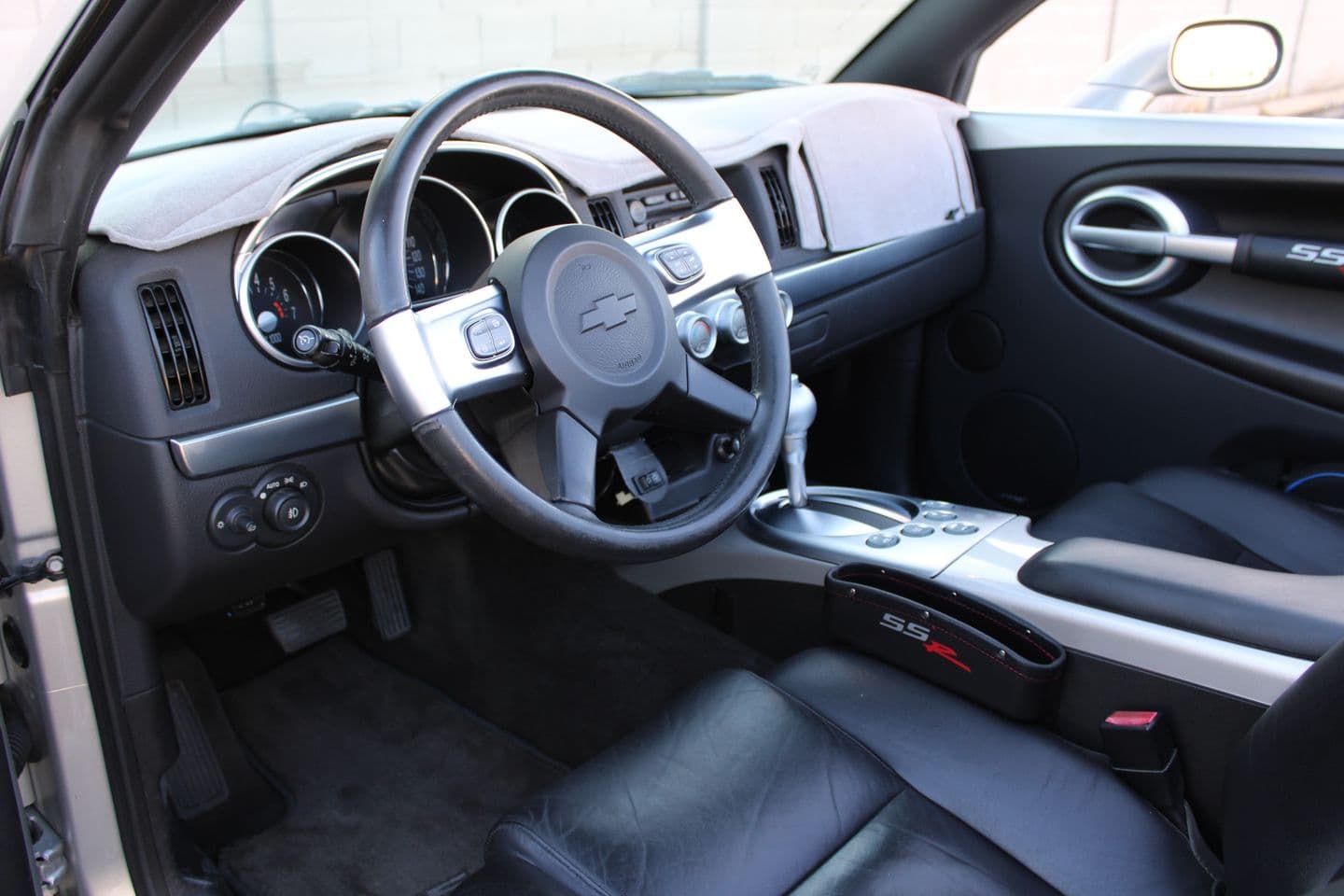 2004 Chevrolet SSR LS thumbnail 10