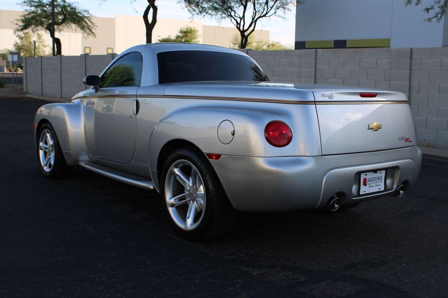 2004 Chevrolet SSR LS thumbnail 3
