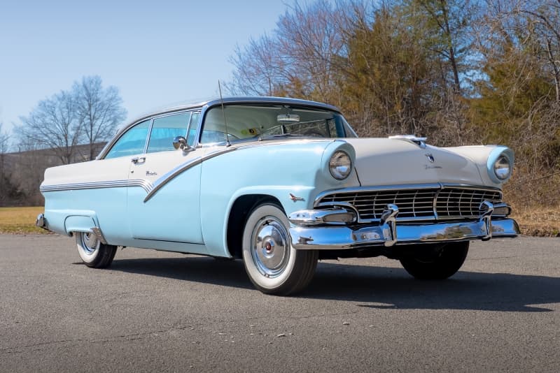 1956 Ford Fairlane Victoria thumbnail 3