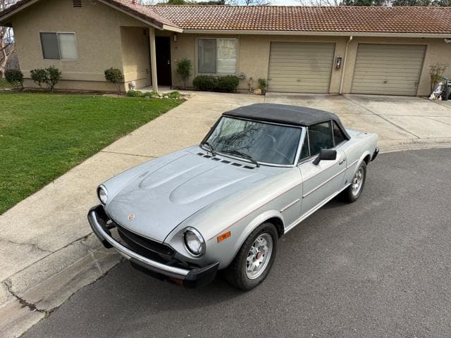 1981 Fiat 124 Spider thumbnail 7