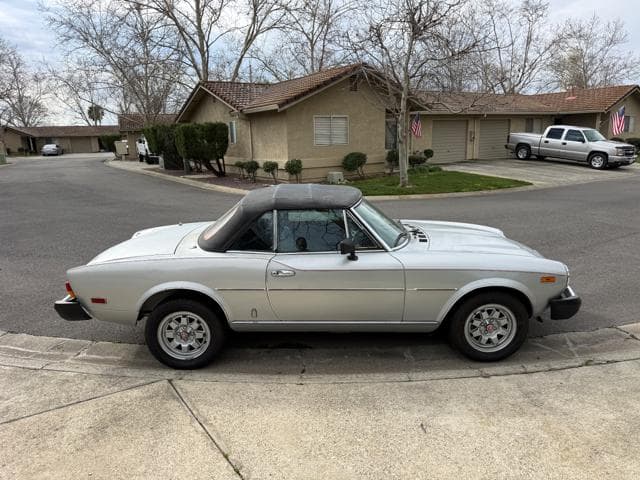 1981 Fiat 124 Spider thumbnail 4