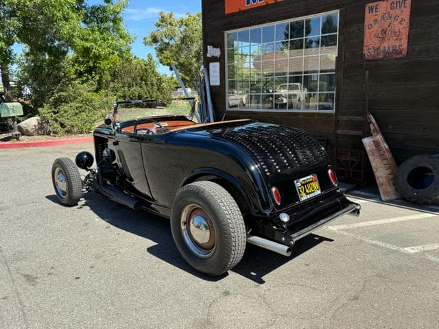 1932 Ford Roadster thumbnail 5