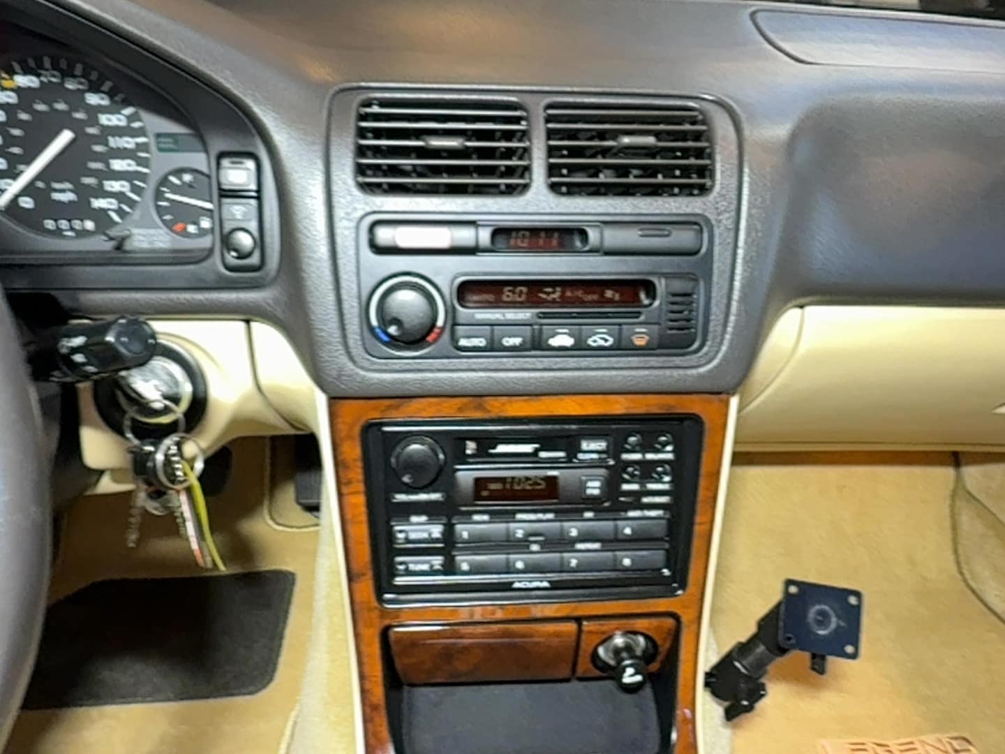 1992 Acura Legend LS thumbnail 4