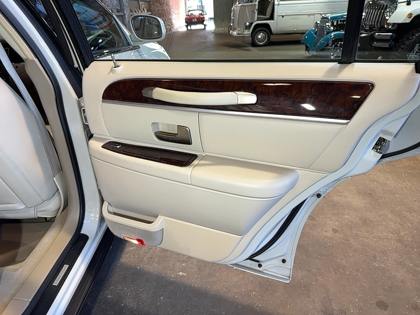 2007 Lincoln Town Car Signature thumbnail 18
