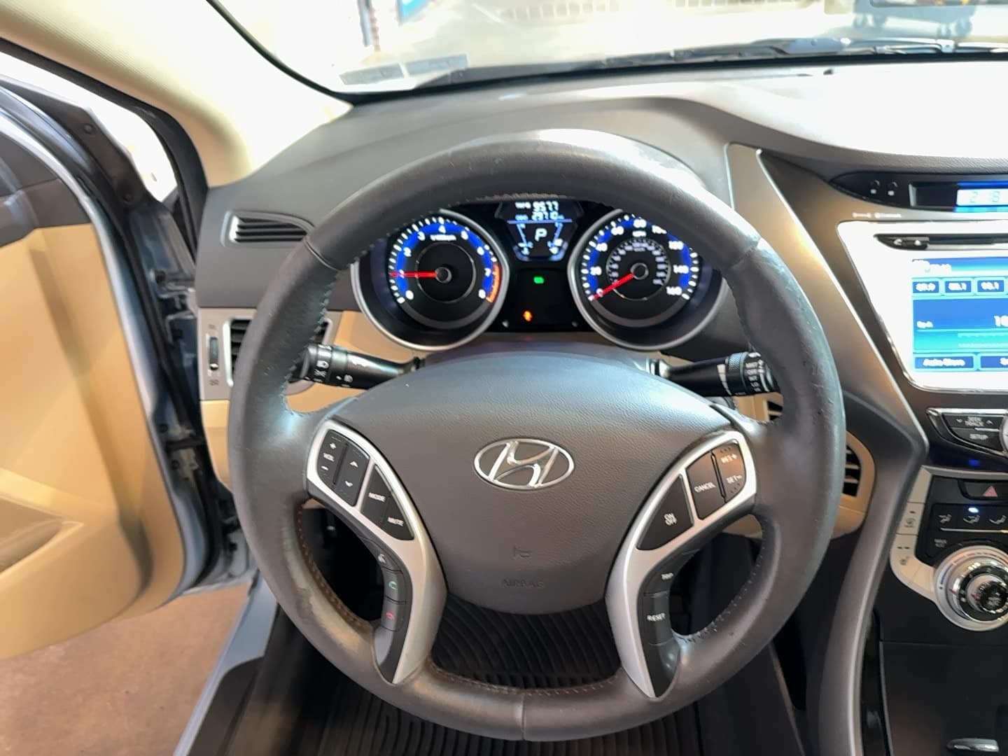 2012 Hyundai Elantra Limited thumbnail 4