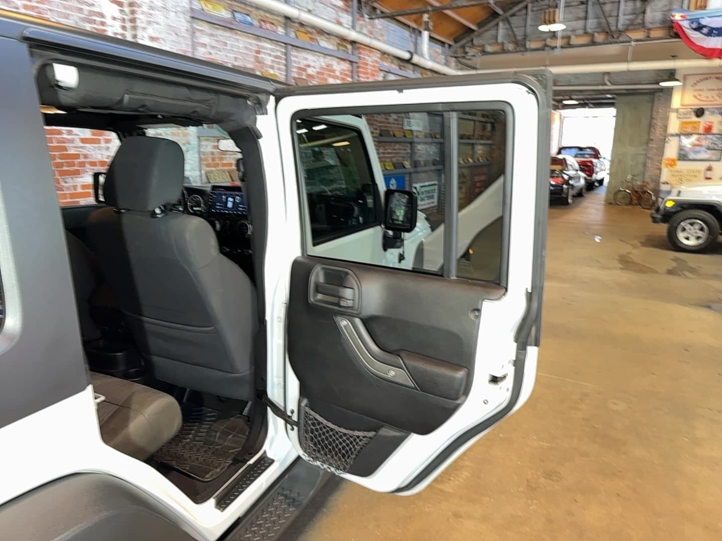 2011 Jeep Wrangler Unlimited Sport thumbnail 13