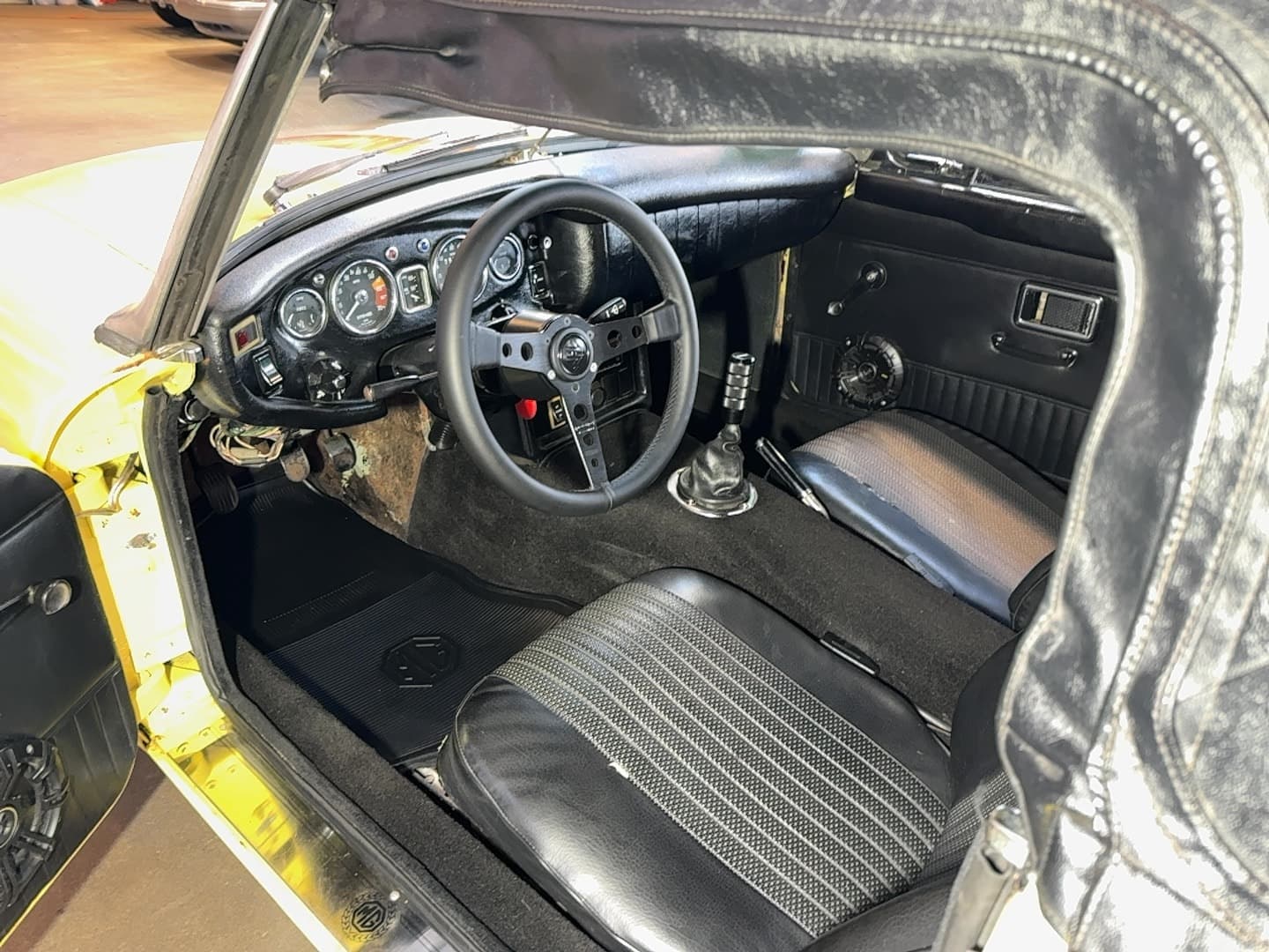 1971 MG MGB Roadster thumbnail 4