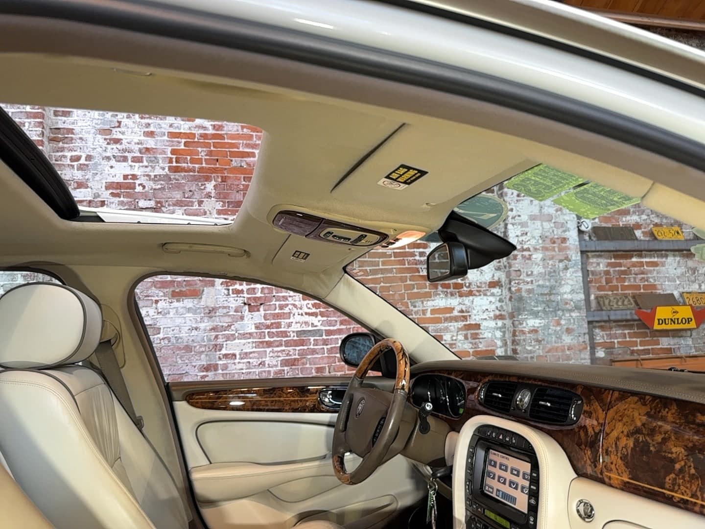 2007 Jaguar XJ Vanden Plas thumbnail 17