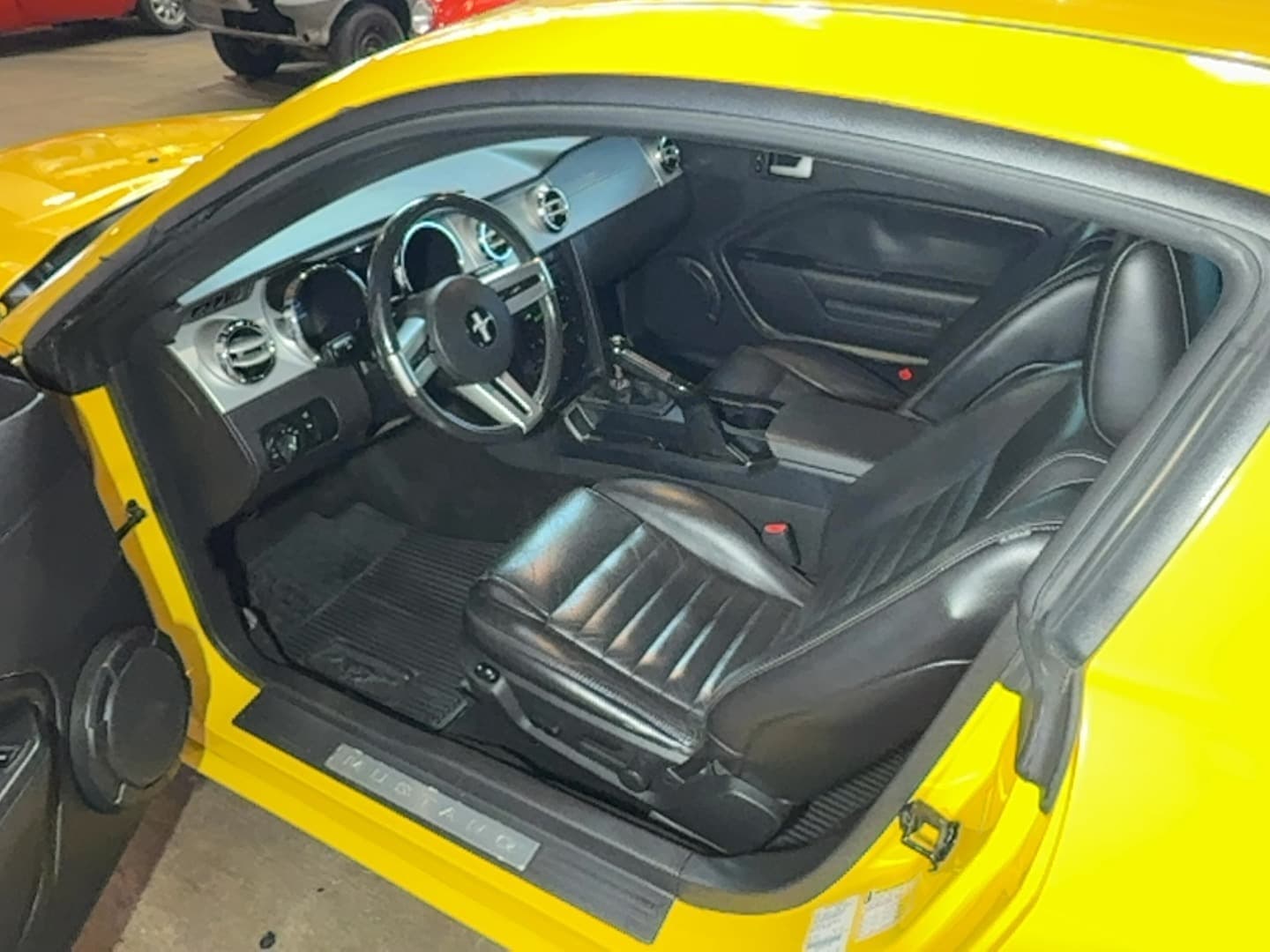 2006 Ford Mustang GT Premium thumbnail 3