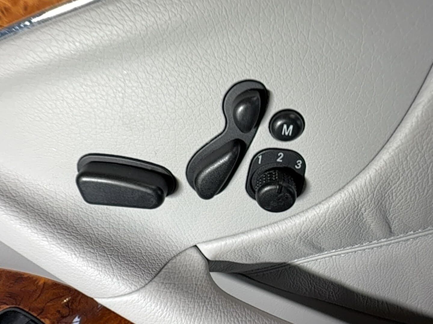2004 Mercedes CLK-Class Base thumbnail 14