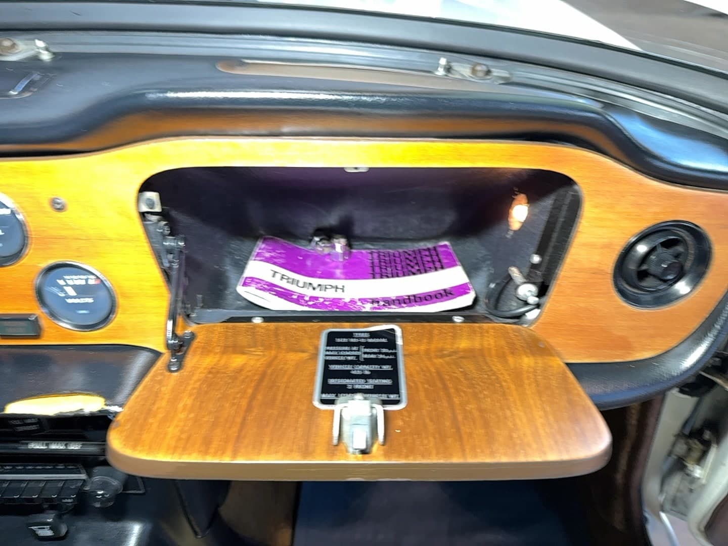 1976 Triumph TR6 thumbnail 11