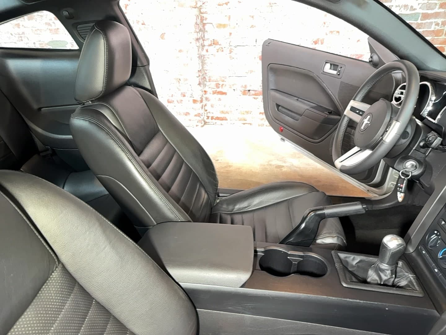 2005 Ford Mustang GT Deluxe thumbnail 15