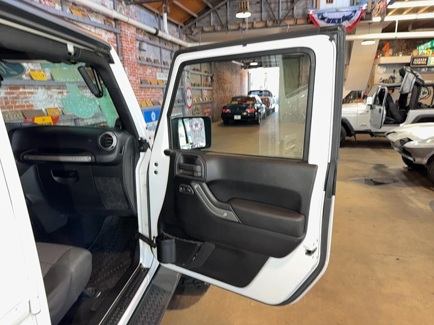 2011 Jeep Wrangler Unlimited Sport thumbnail 15