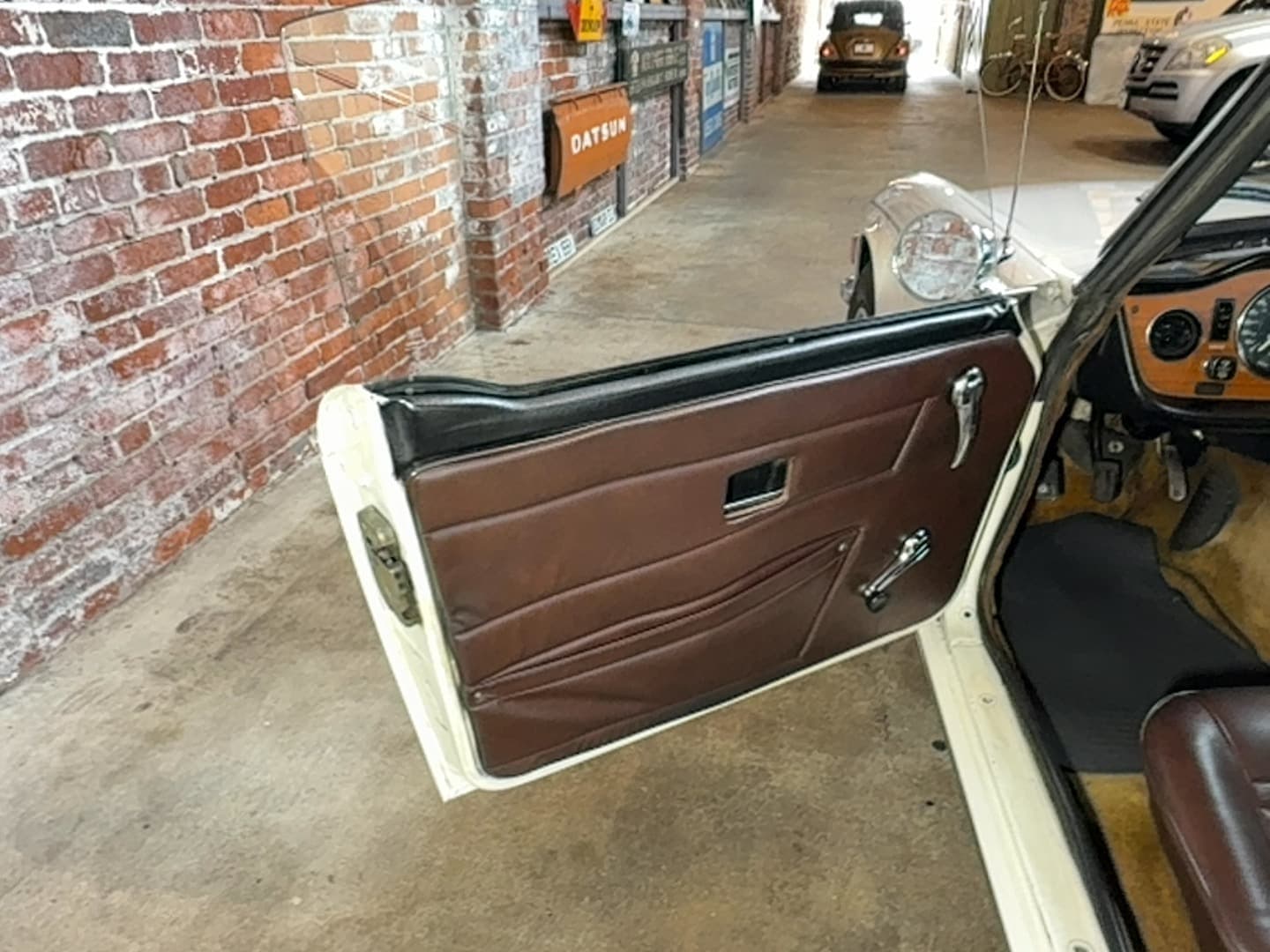 1976 Triumph TR6 thumbnail 3