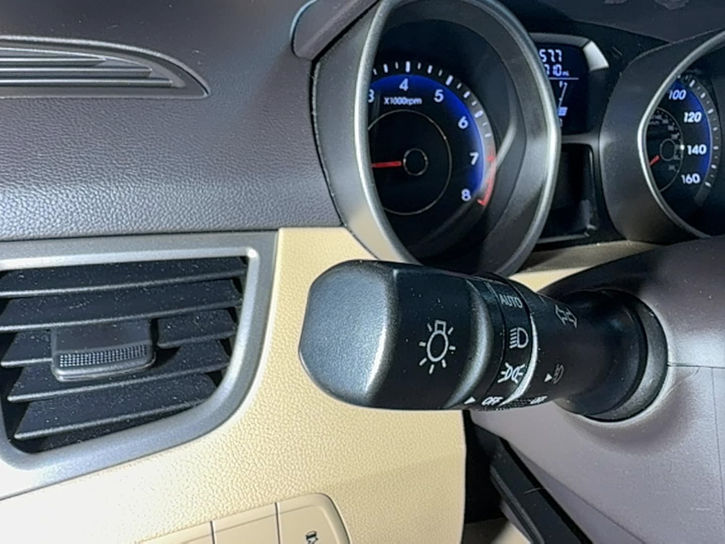 2012 Hyundai Elantra Limited thumbnail 7