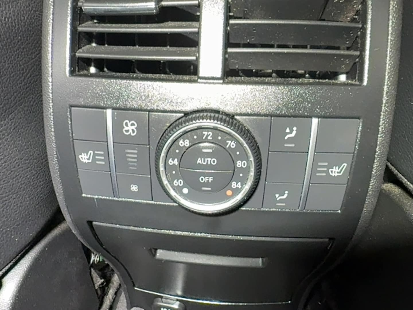 2012 Mercedes GL-Class GL 550 4MATIC thumbnail 16