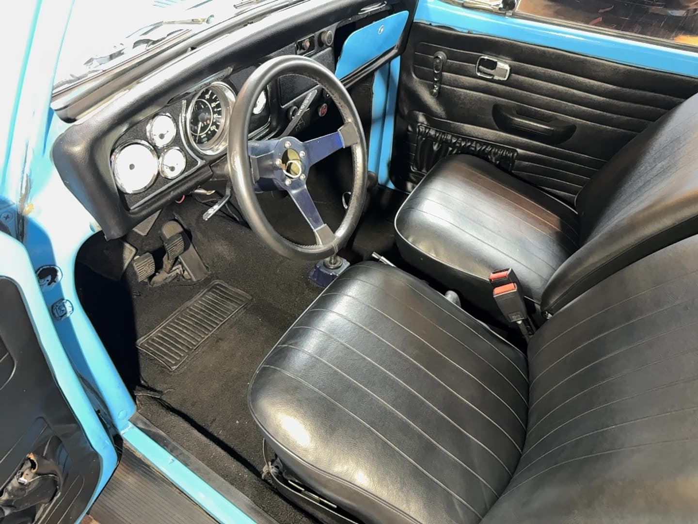 1972 Volkswagen Super Beetle Hatchback thumbnail 3