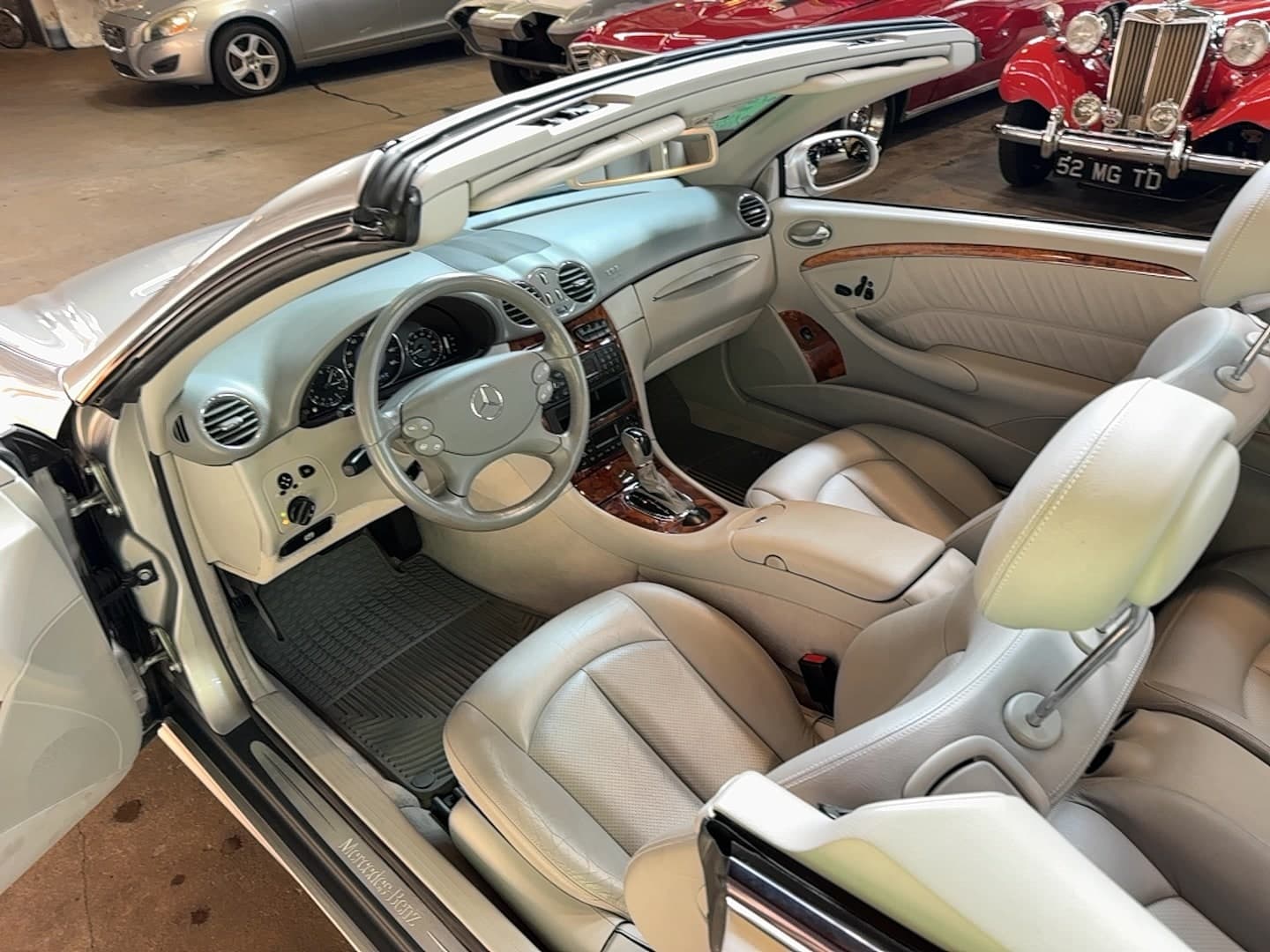 2004 Mercedes CLK-Class Base thumbnail 3