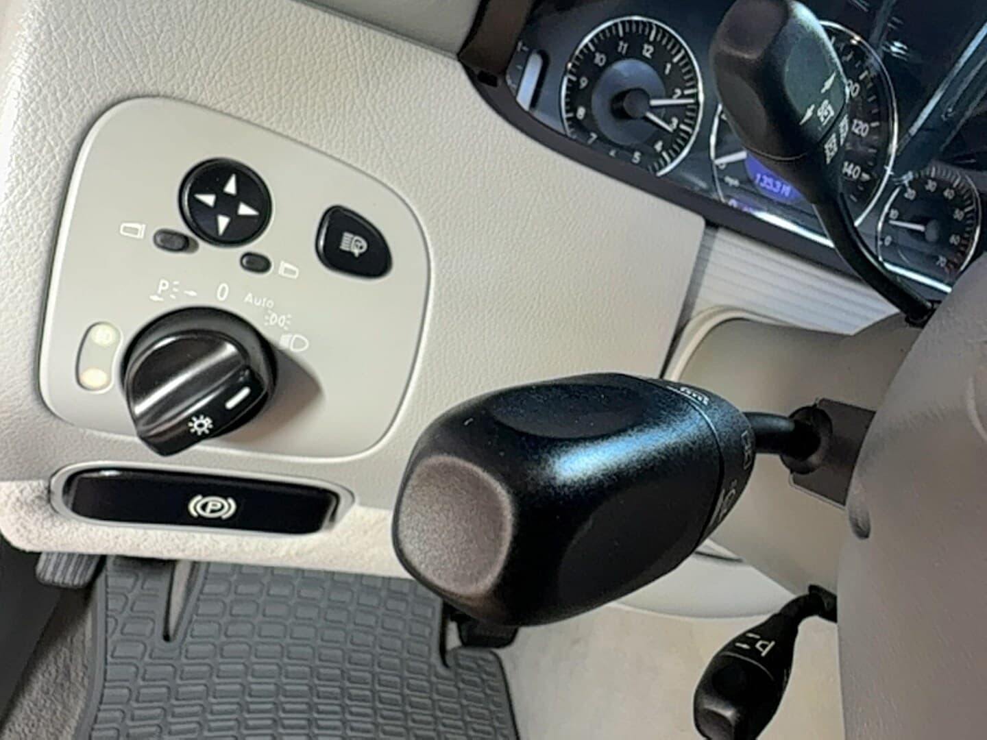 2004 Mercedes CLK-Class Base thumbnail 9