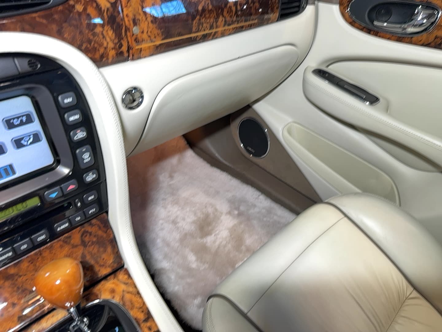 2007 Jaguar XJ Vanden Plas thumbnail 9