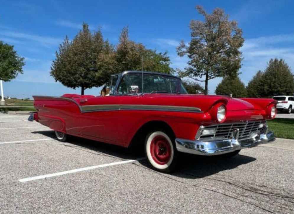 1957 Ford Fairlane 500 Sunliner thumbnail 3